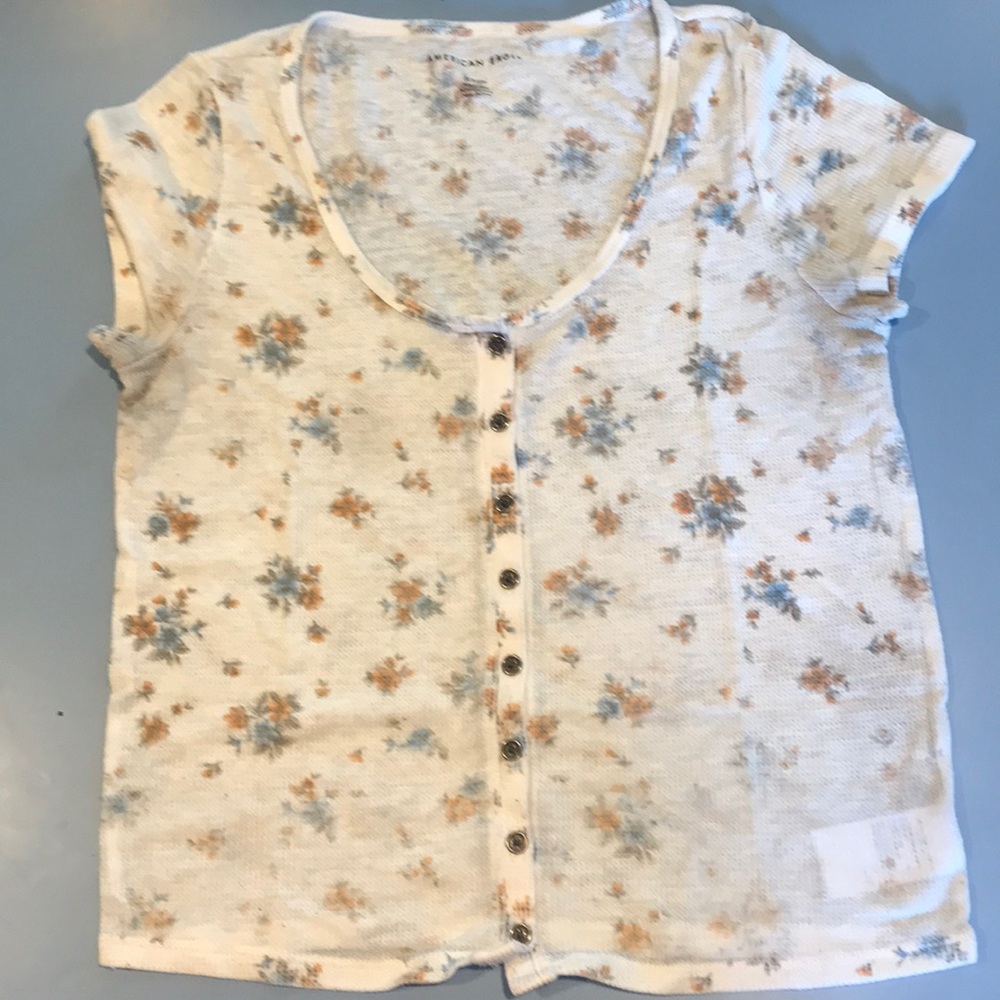 White American Eagle shirt